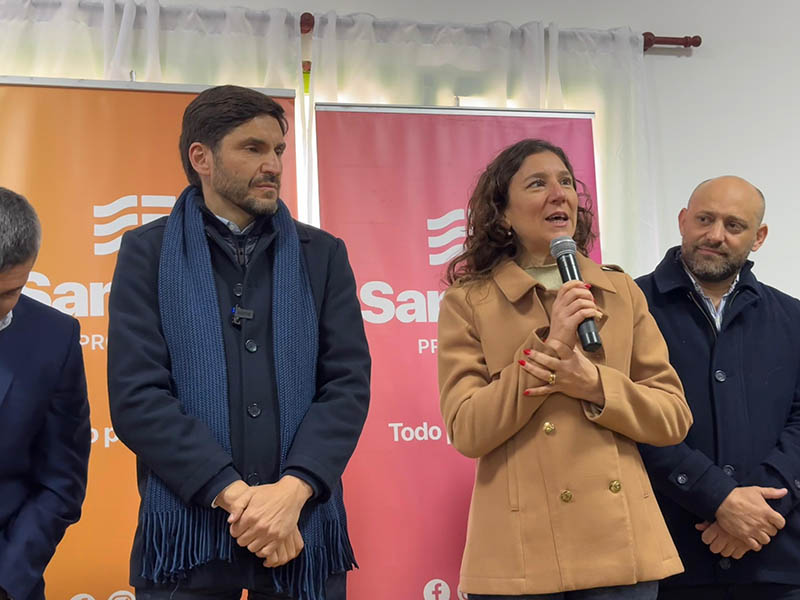 LA SENADORA LETICIA DI GREGORIO JUNTO AL GOBERNADOR MAXIMILIANO PULLARO EN GENERAL LÓPEZ