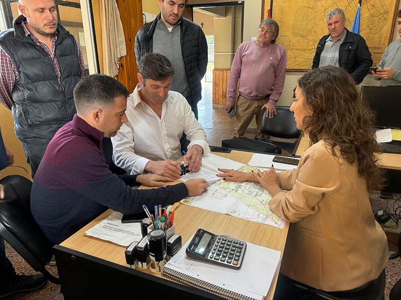 GOBIERNO PRESENTE: DI GREGORIO ANTICIPÓ MEJORAS DE RUTAS EN EL SUR PROVINCIAL