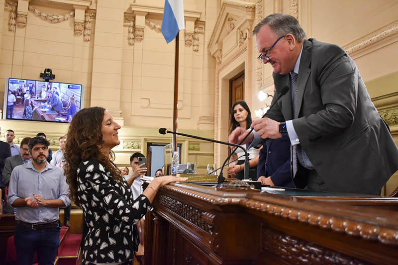 LETICIA DI GREGORIO JURÓ COMO SENADORA PROVINCIAL Y SE COMPROMETIÓ A CONTINUAR LA GESTIÓN DE LISANDRO ENRICO
