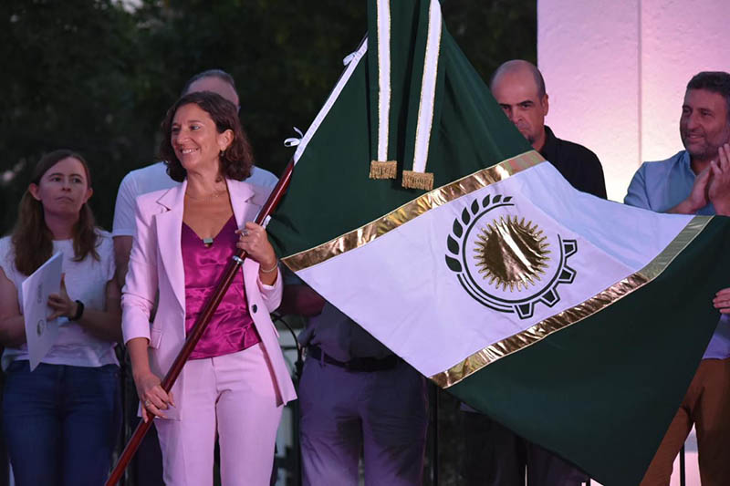 DI GREGORIO PRESENTÓ LA BANDERA OFICIAL DEL DEPARTAMENTO GENERAL LÓPEZ