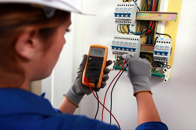 DI GREGORIO LANZA EL CURSO DE ELECTRICIDAD DOMICILIARIA